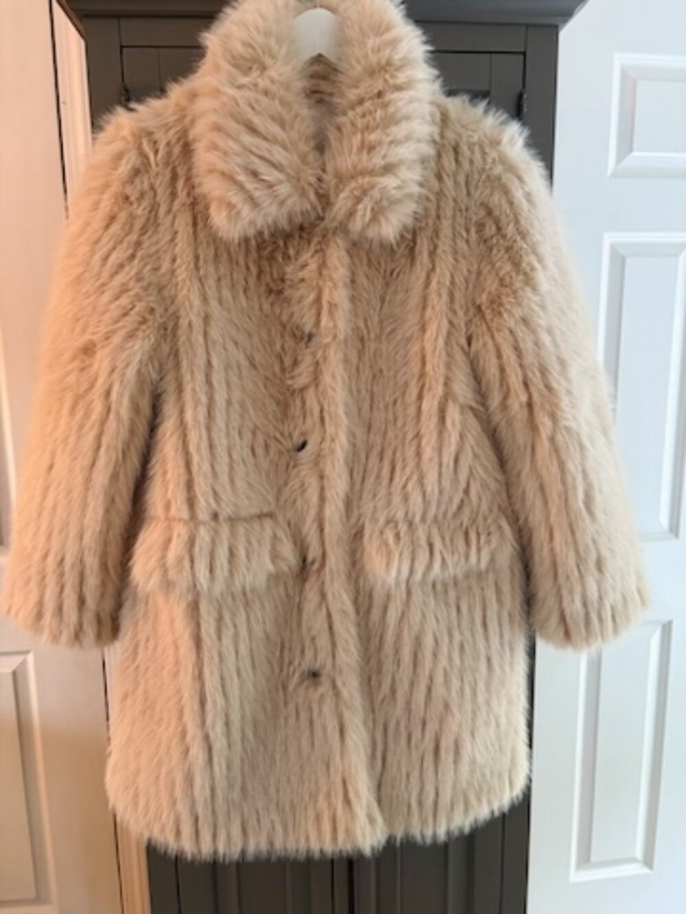Apparis faux fur coat / Size M /Beige